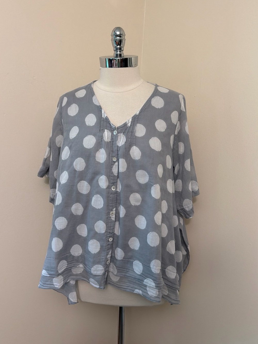 Dolma Lightweight Gray & White Polka Dot Cotton Top M